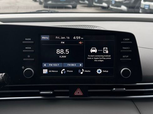 Used 2024 Hyundai Elantra SE image 28