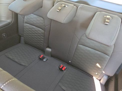 Used 2024 Nissan Pathfinder SV FWD image 17