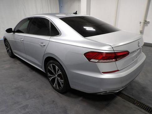 Used 2021 Volkswagen Passat 2.0T SE image 7