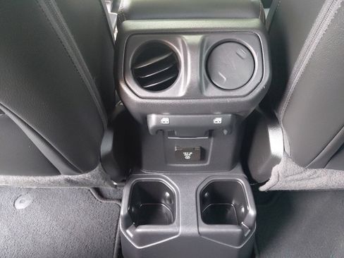 Used 2022 Jeep Gladiator Overland AWD/4WD image 16