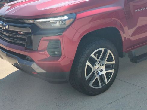 Used 2024 Chevrolet Colorado Z71 w/ Z71 Convenience Package 2 AWD/4WD image 9
