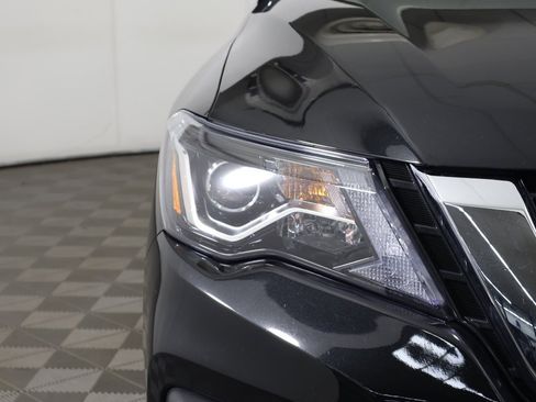 Used 2020 Nissan Pathfinder S image 10