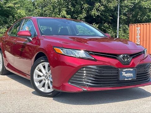 Used 2019 Toyota Camry LE FWD image 1
