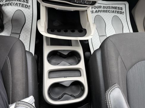 Used 2024 Chrysler Voyager LX FWD image 18