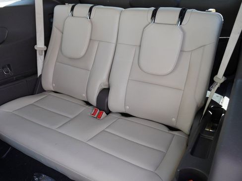 Used 2020 Ford Explorer Platinum w/ Premium Technology Package image 10