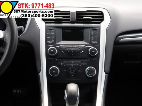 Used 2014 Ford Fusion SE FWD image 16