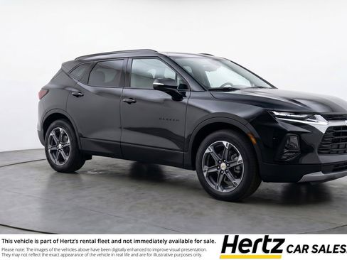 Used 2025 Chevrolet Blazer LT FWD image 1