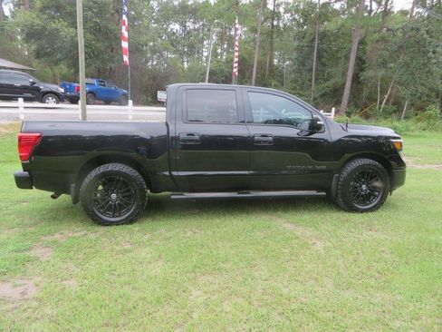 Used 2018 Nissan Titan SV w/ SV Convenience Package RWD image 5