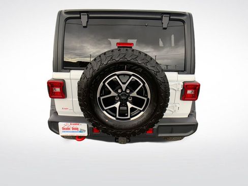 Used 2025 Jeep Wrangler Unlimited Rubicon AWD/4WD image 4