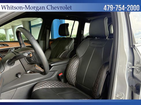 Used 2022 Jeep Grand Cherokee Summit AWD/4WD image 9