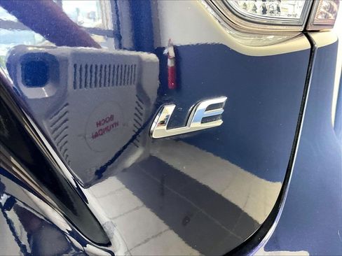 Used 2021 Toyota Corolla LE w/ LE Convenience Package FWD image 28