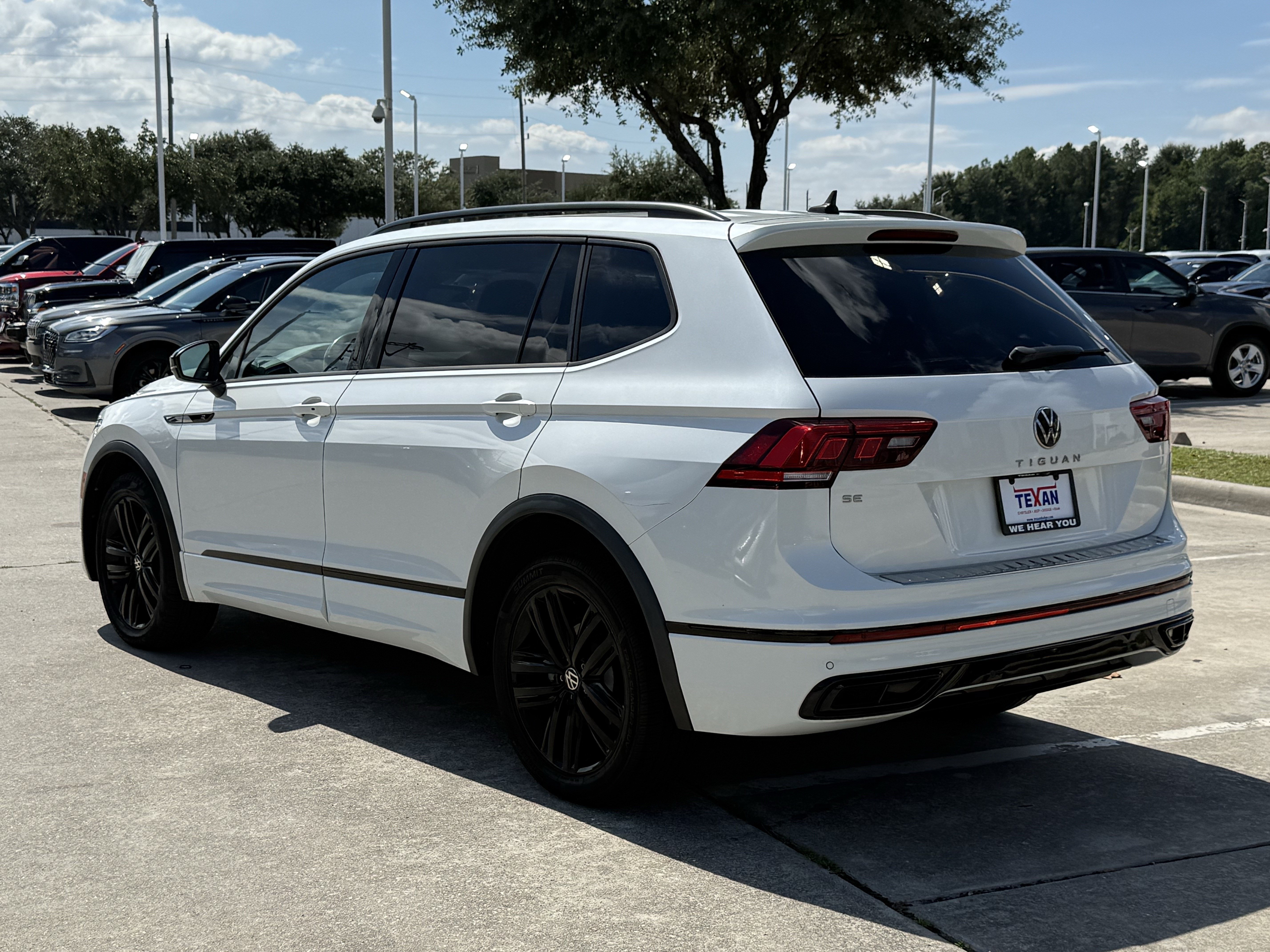 Used 2022 Volkswagen Tiguan SE R-Line FWD image 7