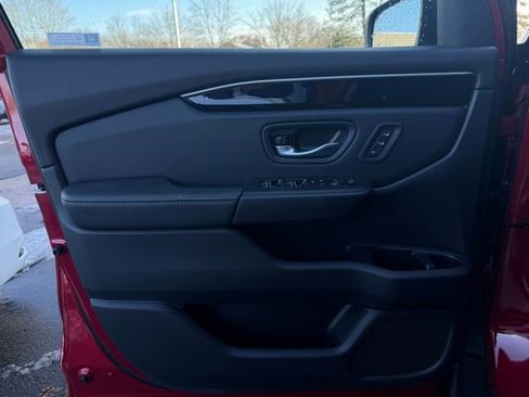 New 2025 Honda Pilot Touring image 13