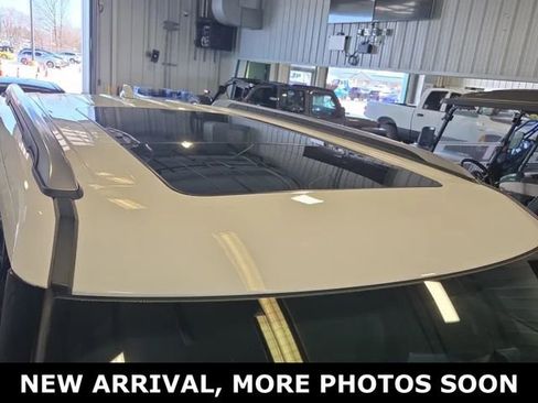 Used 2017 Ford Explorer XLT w/ Equipment Group 201A image 4