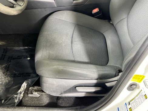 Used 2021 Toyota RAV4 LE image 18