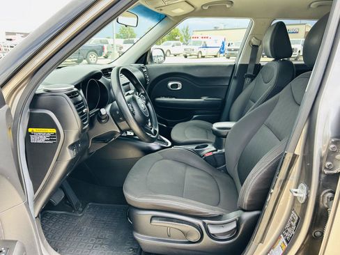 Used 2016 Kia Soul FWD image 3