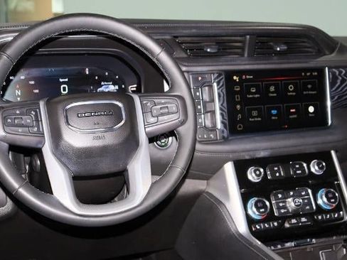 Used 2023 GMC Yukon XL Denali image 16