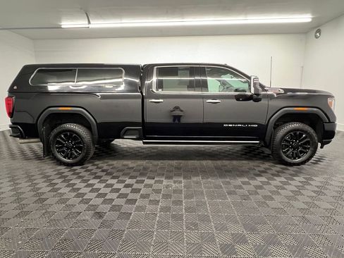Used 2022 GMC Sierra 2500 Denali w/ Denali Black Diamond Edition AWD/4WD image 7
