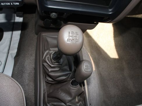 Used 1998 Toyota Tacoma 4x4 Xtracab w/ Convenience Pkg image 8
