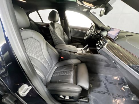 Used 2021 BMW 530i xDrive w/ M Sport Package image 28