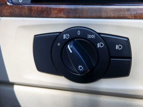 Used 2008 BMW 335i Convertible image 29