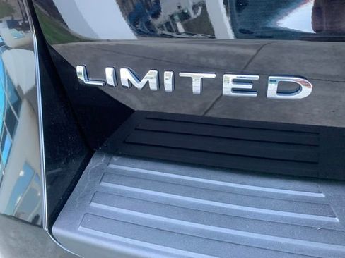 Used 2024 Ford Expedition Limited image 9