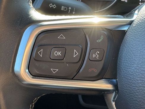 Used 2018 Jeep Wrangler Unlimited Sahara AWD/4WD image 16