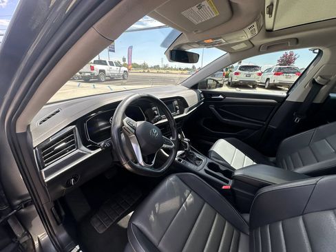 Used 2024 Volkswagen Jetta SE FWD image 29