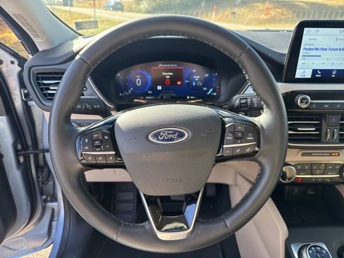 Certified 2022 Ford Escape SEL w/ Technology Package image 10