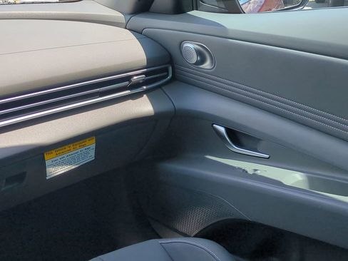 Certified 2025 Hyundai Elantra SEL FWD image 18