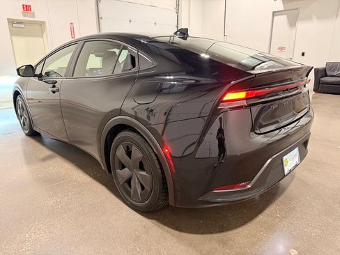 Used 2025 Toyota Prius LE FWD image 7