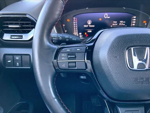 Used 2025 Honda Pilot Black Edition image 24