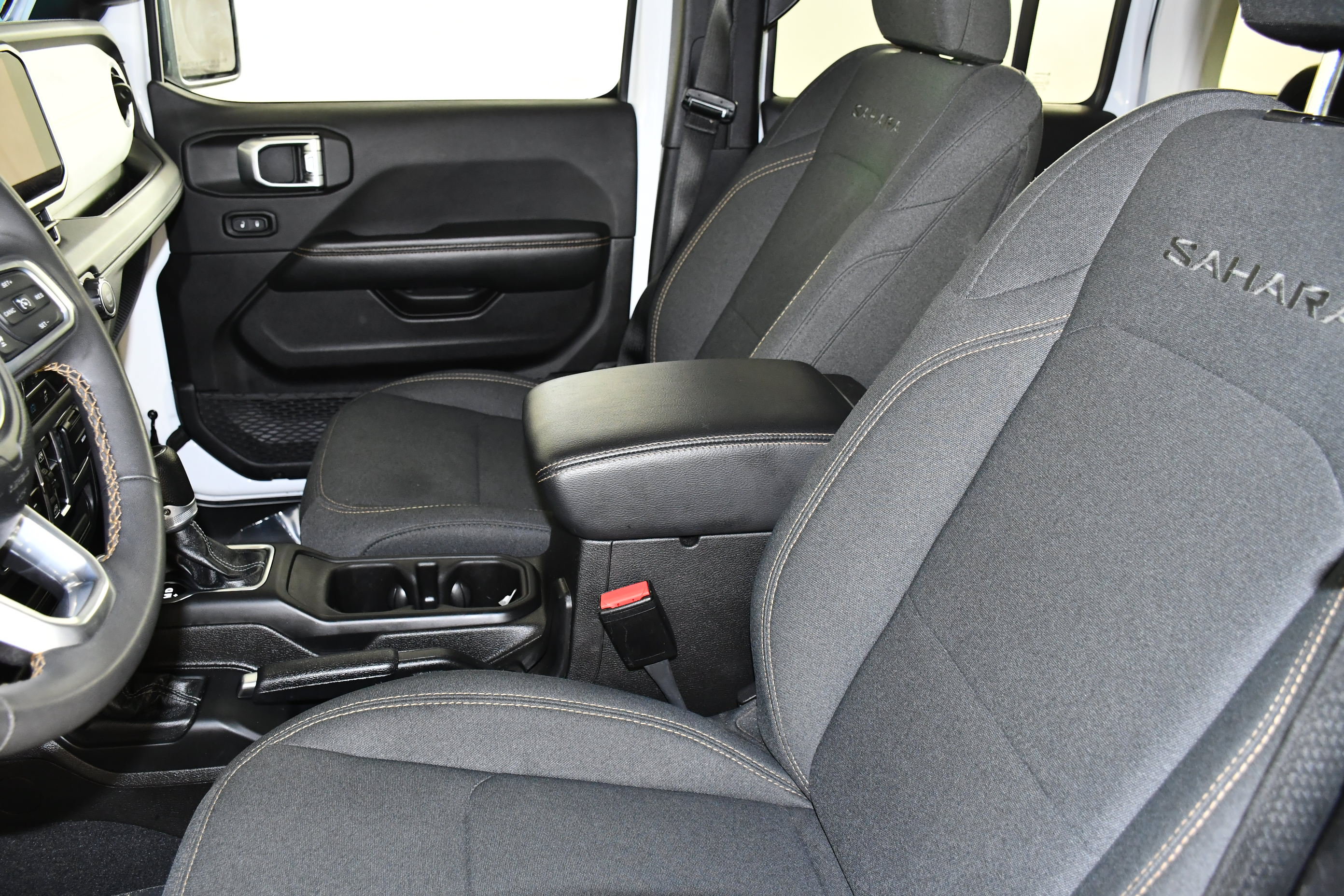 Used 2024 Jeep Wrangler Unlimited Sahara AWD/4WD image 37