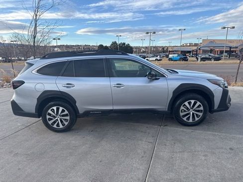 Used 2025 Subaru Outback Premium image 10