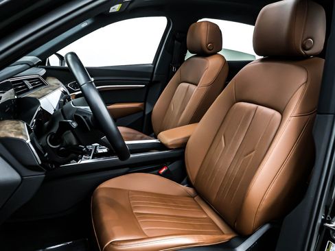 Used 2022 Audi e-tron Premium image 17