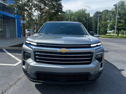 New 2026 Chevrolet Traverse LT w/ Sun and Wheel Package FWD image 3