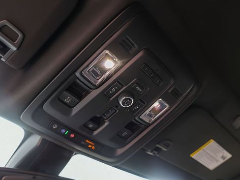 Used 2022 GMC Yukon XL Denali AWD/4WD image 25