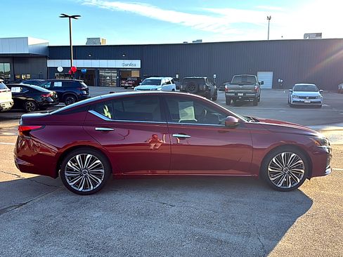 Used 2024 Nissan Altima 2.5 SL image 4