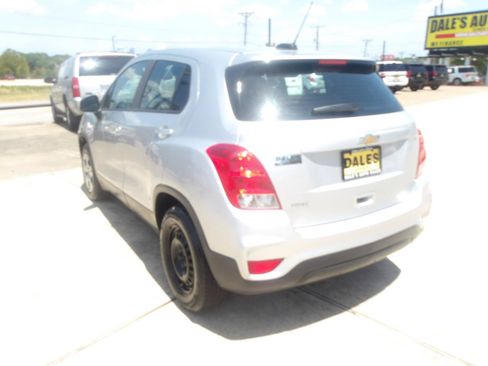 Used 2018 Chevrolet Trax LS FWD image 14