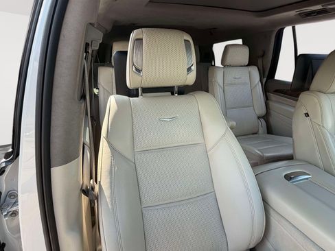 Used 2022 Cadillac Escalade Sport Platinum w/ LPO, ONYX Package AWD/4WD image 29