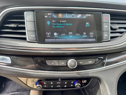 Used 2019 Buick Enclave Premium w/ Experience Buick Package FWD image 28
