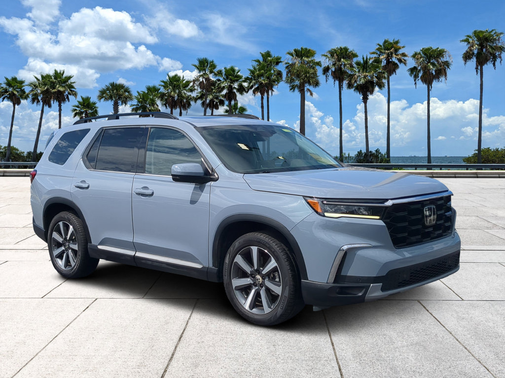 Used 2023 Honda Pilot Touring image 3