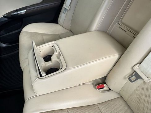 Used 2016 Toyota Avalon Limited image 25