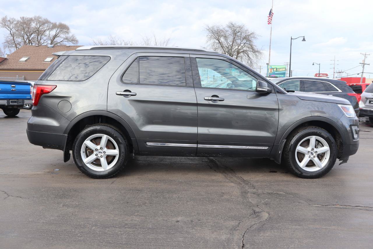 Used 2017 Ford Explorer XLT AWD/4WD image 6