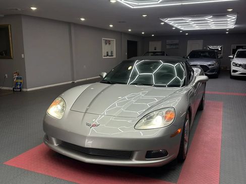 Used 2005 Chevrolet Corvette Convertible w/ Preferred Equipment Group RWD image 2