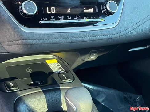 Certified 2025 Toyota Corolla XSE FWD image 29