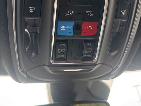 Used 2023 Jeep Grand Cherokee L Laredo AWD/4WD image 20