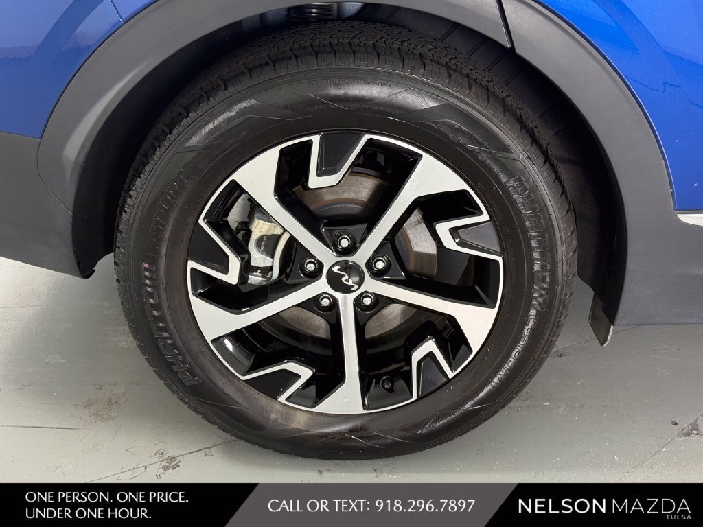 Used 2024 Kia Sportage EX FWD image 11