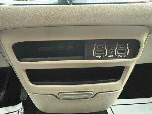 Used 2023 Chrysler Voyager LX image 21
