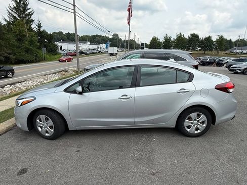 Used 2017 Kia Forte LX FWD image 1